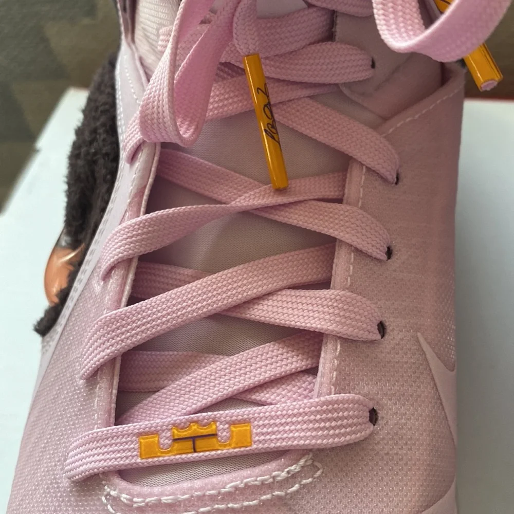 NIKE Lebron IX Regal pink multicolor NWT size 8.5 - Picture 3 of 14
